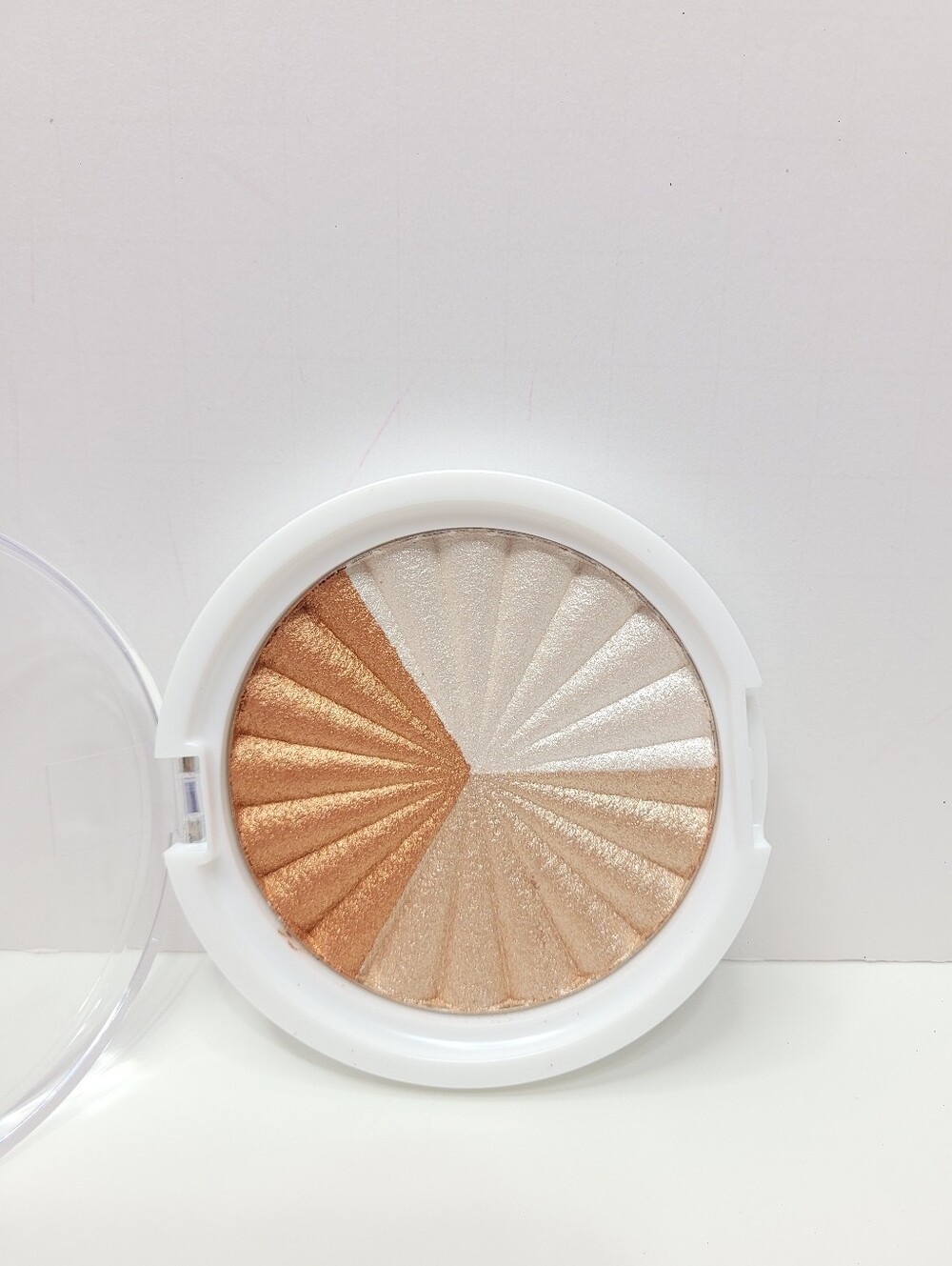 Ofra X Nikki Tutorials Radiant Highlighter Everglow